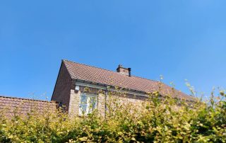 Vue du bas d'une villa 4 façades